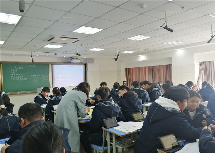 高二級部：同課異構(gòu)展風(fēng)采、教研活動(dòng)促成長(圖3)