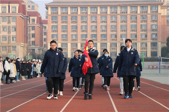 國(guó)旗下講話：向奮斗者致敬，給追夢(mèng)者點(diǎn)贊，為奔跑者鼓掌，向違紀(jì)者亮劍（20210104）(圖1)