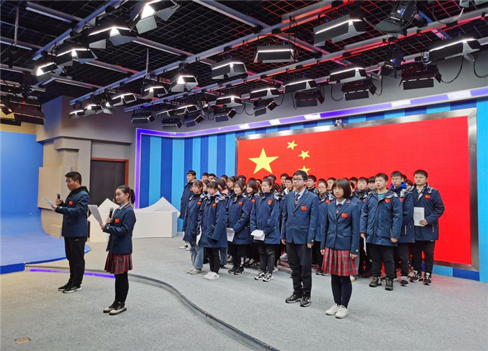 合肥七中開展“學習紅色歷史·弘揚雷鋒精神”主題升旗儀式活動(圖1)