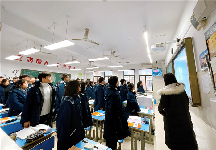 合肥七中開展“學習紅色歷史·弘揚雷鋒精神”主題升旗儀式活動(圖5)