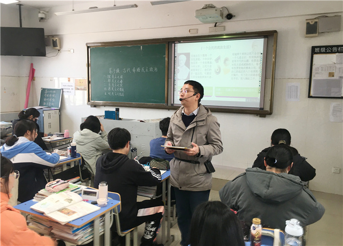 高二級(jí)部：推門聽課日日新，教研相長(zhǎng)節(jié)節(jié)高(圖3)