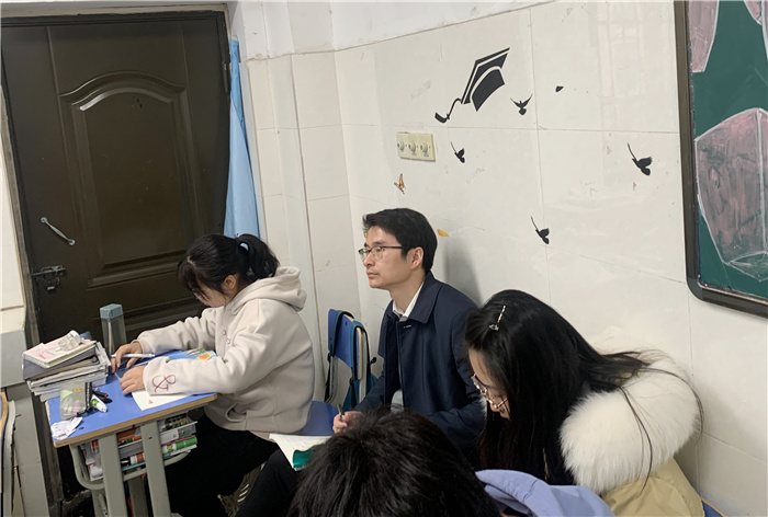 高二級(jí)部：推門聽課日日新，教研相長(zhǎng)節(jié)節(jié)高(圖10)