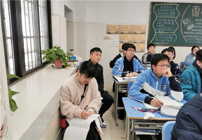 高二級(jí)部：推門聽課日日新，教研相長(zhǎng)節(jié)節(jié)高(圖11)