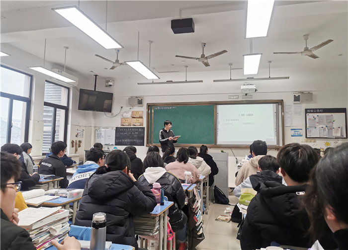 高二級(jí)部：推門聽課日日新，教研相長(zhǎng)節(jié)節(jié)高(圖6)