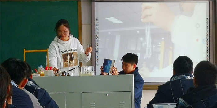 高二級(jí)部：兼聽(tīng)增新知，互評(píng)促成長(zhǎng)(圖3)