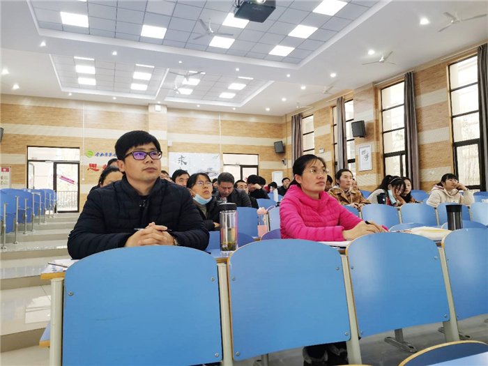 高一級部：推進數(shù)學(xué)新課程開展，落實培訓(xùn)新教材實施(圖3)