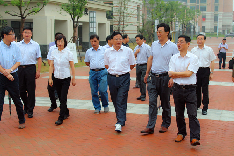 省委常委、市委書記吳存榮調(diào)研合肥七中新校(圖2)