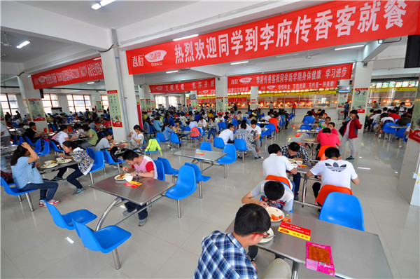 打造“陽(yáng)光廚房”，辦師生滿意食堂(圖2)