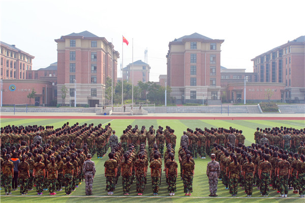 軍訓(xùn)號角吹響 學(xué)子夢想起航(圖2)