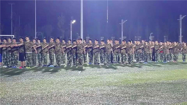 軍訓(xùn)號角吹響 學(xué)子夢想起航(圖8)