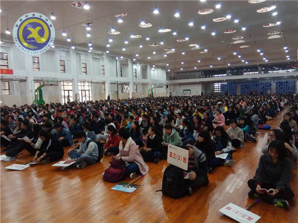 心理講座進校園 專業(yè)疏導(dǎo)為減壓(圖2)