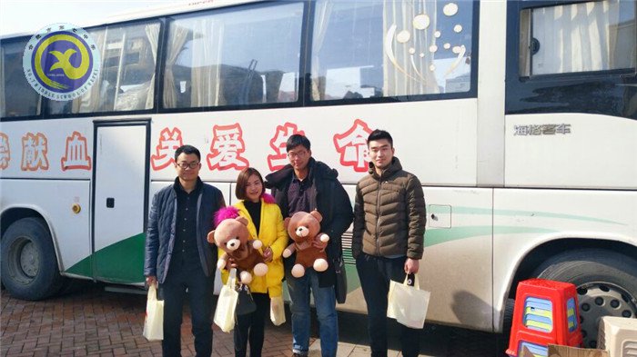 獻(xiàn)血車開進(jìn)校園，愛心溢滿人間(圖10)