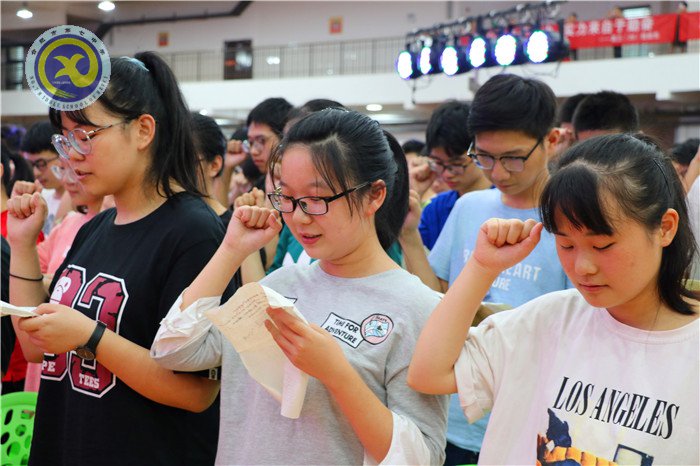 有你同行，風(fēng)雨無阻；斗志昂揚(yáng)，擁抱彩虹(圖13)