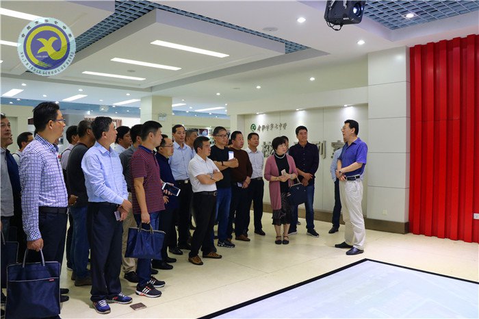 安徽省第51期高（完）中校長(zhǎng)任職資格培訓(xùn)班蒞臨我?？疾熘笇?dǎo)(圖2)