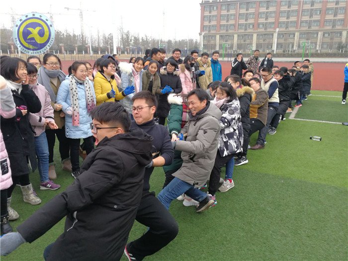 凝心聚力拔河賽，辭舊迎新戰(zhàn)高三(圖3)