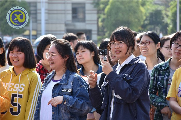 陽光下釋放壓力 高考前積蓄能量(圖9)