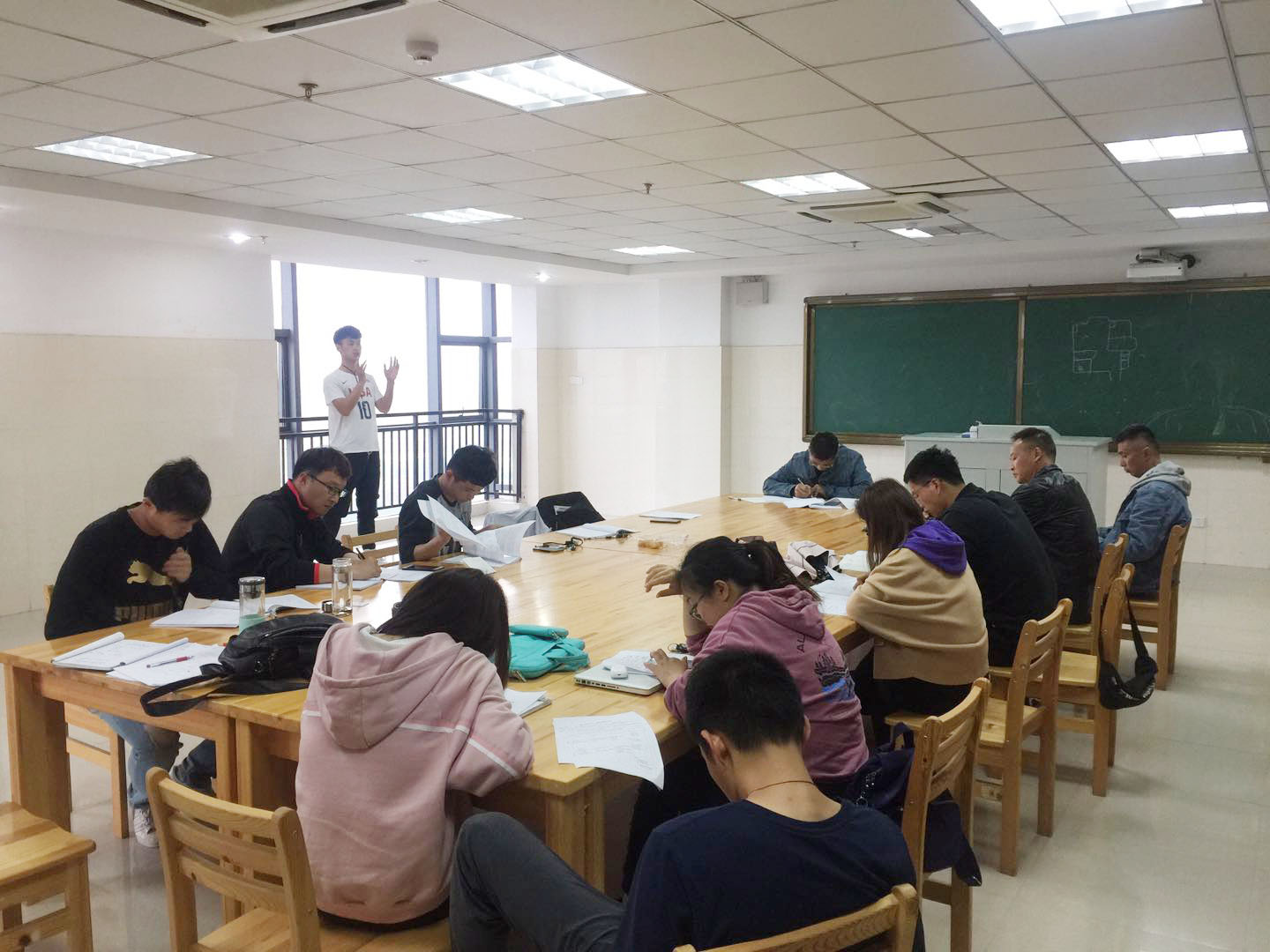 青年教師無生上課，提升體育課堂品質(圖1)