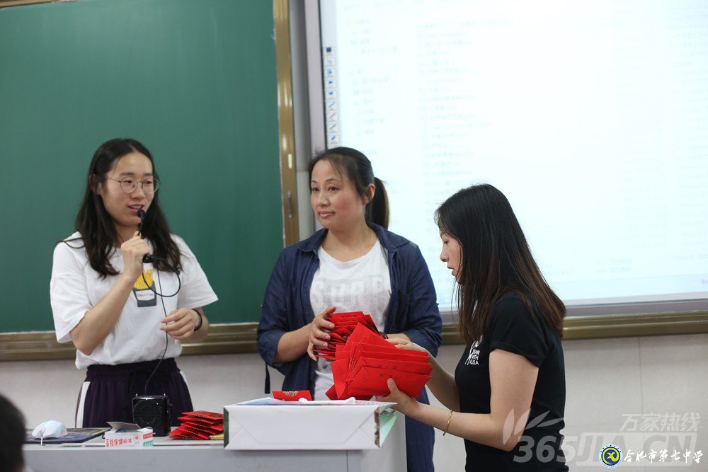 萬(wàn)家熱線(xiàn)：感人！實(shí)拍合肥七中畢業(yè)班最后一課：班級(jí)大合唱《明天你好》（組圖）(圖4)