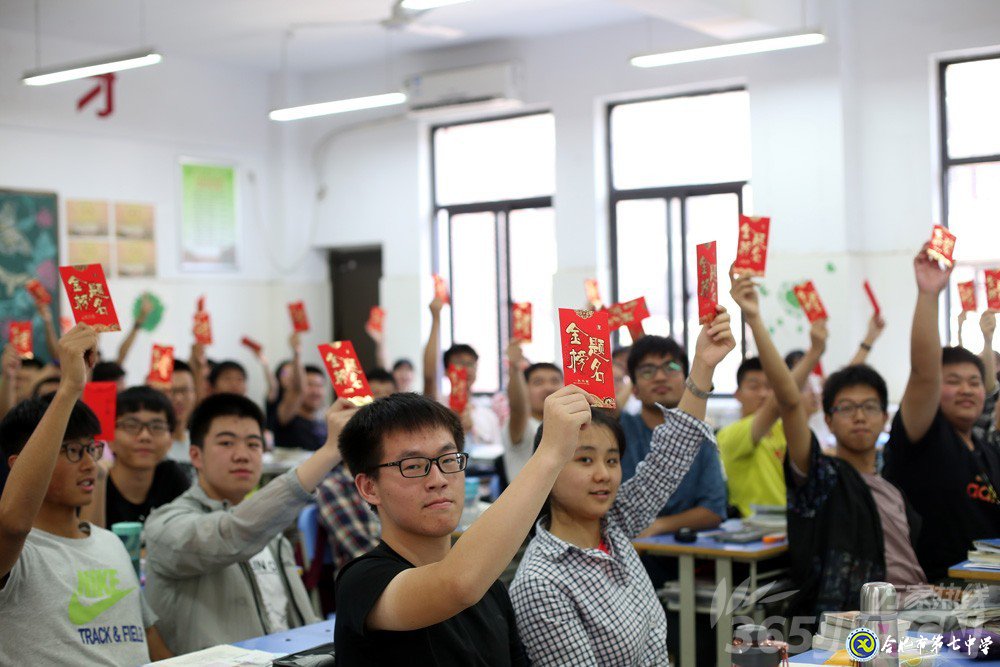 萬(wàn)家熱線(xiàn)：感人！實(shí)拍合肥七中畢業(yè)班最后一課：班級(jí)大合唱《明天你好》（組圖）(圖9)