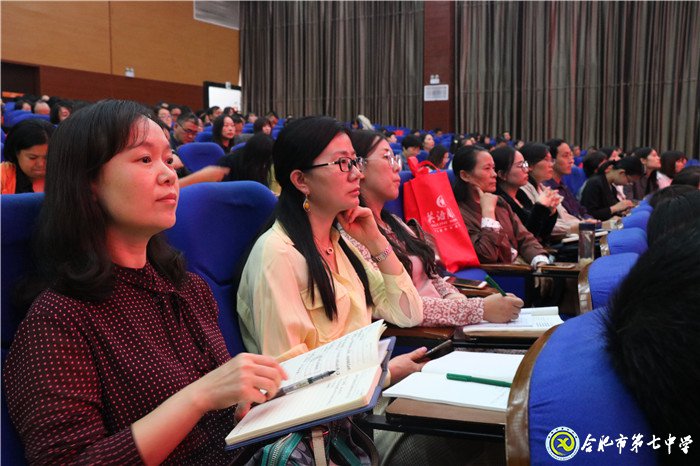 更新理念明論文寫(xiě)作  齊聚一堂研教材教改(圖6)