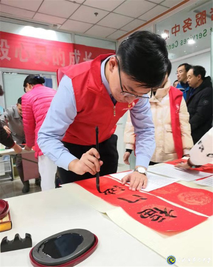 迎新春，賀新年，七中學子歡至科大附屬醫(yī)院寫春聯(lián)(圖2)