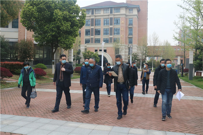 市教育局檢查驗收開學復(fù)課準備工作(圖1)