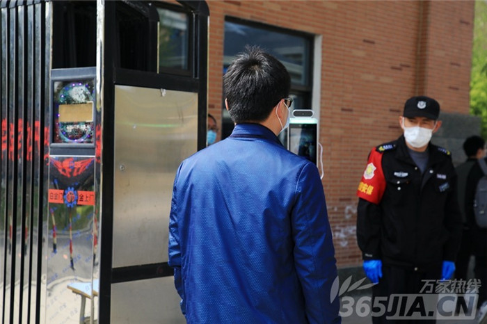 萬家熱線：千余名學子將這樣報到、上課 直擊合肥七中“開學”演練現(xiàn)場(圖2)