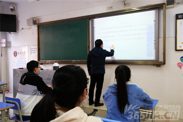 萬家熱線：千余名學子將這樣報到、上課 直擊合肥七中“開學”演練現(xiàn)場(圖6)
