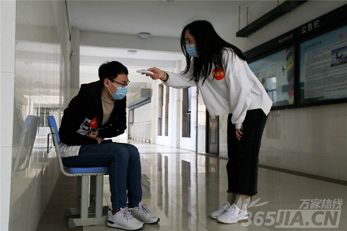 萬家熱線：千余名學子將這樣報到、上課 直擊合肥七中“開學”演練現(xiàn)場(圖8)