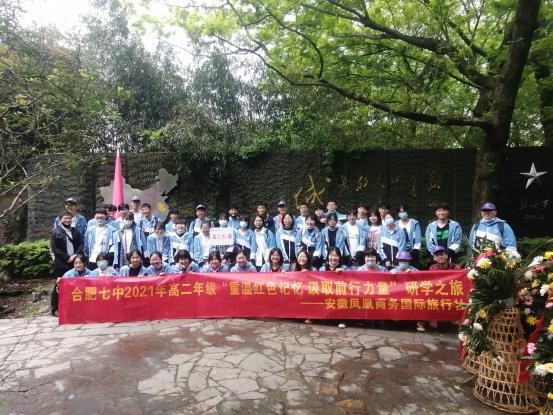 “莫倚高枝縱繁白，也須回首顧螳螂?！?圖1)