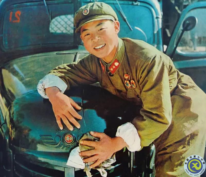 △雷鋒最喜愛(ài)的汽車(chē)是新中國(guó)自主生產(chǎn)的“解放牌CA10”.jpg