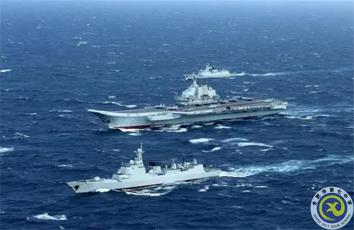 △2016年12月16日，中國(guó)海軍航母編隊(duì)在海上航行。.jpg