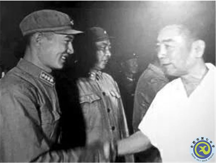 △周恩來總理接見核試驗(yàn)人員.jpg