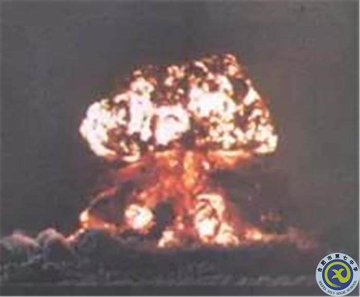 △1964年10月16日，中國第一顆原子彈爆炸成功。.jpg