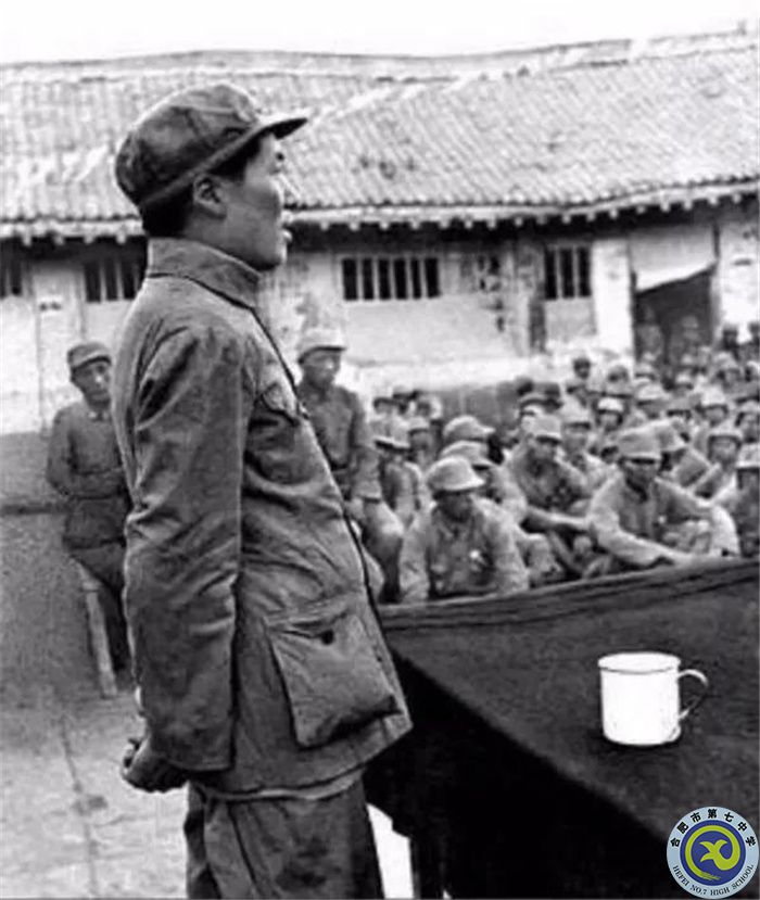 △1938年5月，毛澤東在抗日軍政大學(xué)作《論持久戰(zhàn)》報告.jpg