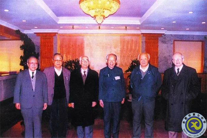 △1992年4月，科學(xué)家?guī)煵w、張維、侯祥麟、張光斗、王大珩、羅沛霖向黨中央、國務(wù)院報(bào)送《關(guān)于早日建立中國工程與技術(shù)科學(xué)院的建議》。圖左起：王大珩、張維、侯祥麟、張光斗、師昌緒、羅沛霖。.jpg