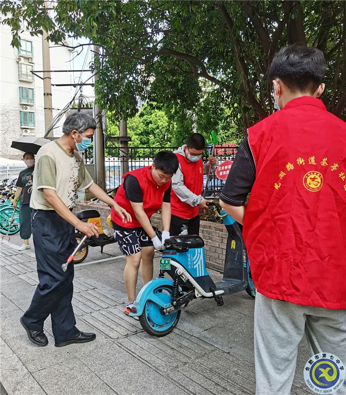 六班學(xué)子志愿忙，爭為社區(qū)添風(fēng)采(圖3)