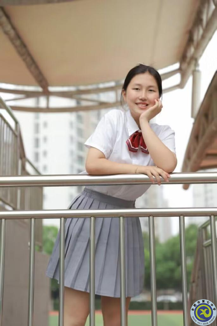 孫佳妮，四十八中望湖.png