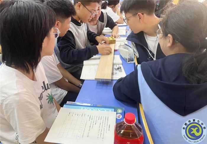 學生動手實驗.jpg