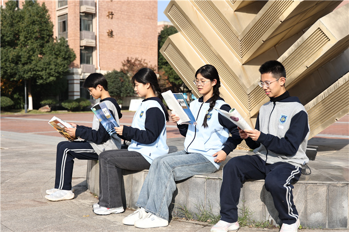 合肥工業(yè)大學向合肥七中授牌“優(yōu)質生源基地”(圖3)