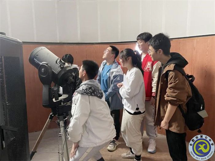 學(xué)生在校天文臺(tái)進(jìn)行系列天文觀測(cè)活動(dòng)之——天體觀測(cè)活動(dòng).jpg