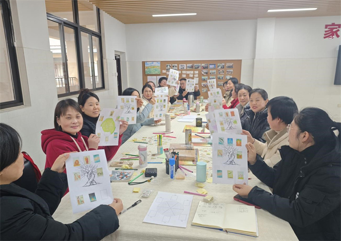 合肥七中舉行第54期家長讀書會(huì)暨學(xué)期總結(jié)表彰會(huì)1.jpg