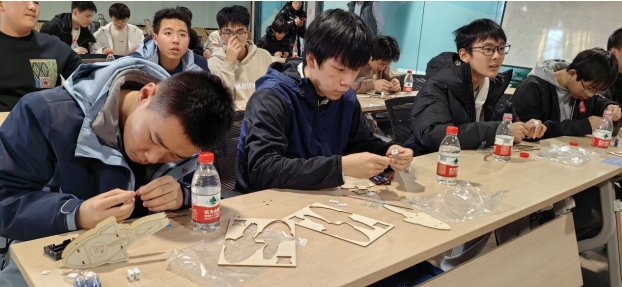 中安在線、合肥在線：合肥七中學(xué)子寒假社會(huì)實(shí)踐活動(dòng)超有AI(圖6)