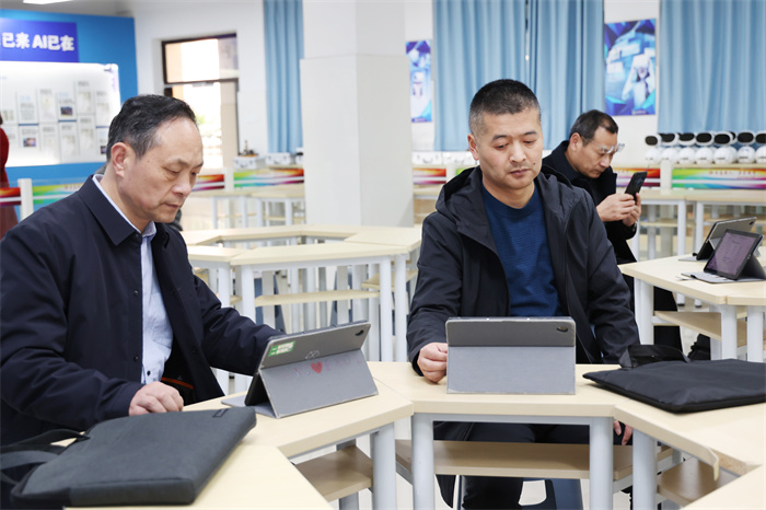 江蘇省連云港市贛榆區(qū)教育局考察團(tuán)蒞臨合肥七中參觀交流(圖5)
