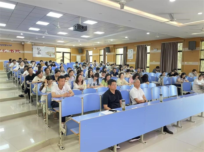 高三年級召開階段性學(xué)情分析會暨期末工作會1.jpg