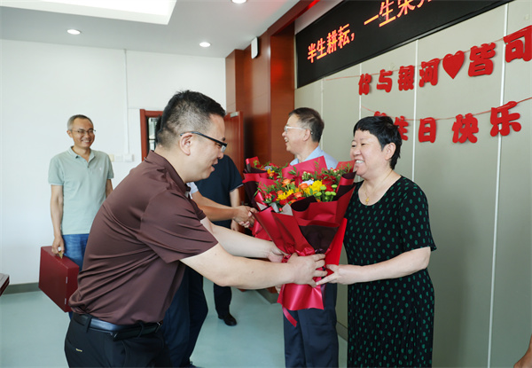 合肥七中舉行“芳華謝幕，情滿杏壇”榮休教師座談會(huì)(圖3)